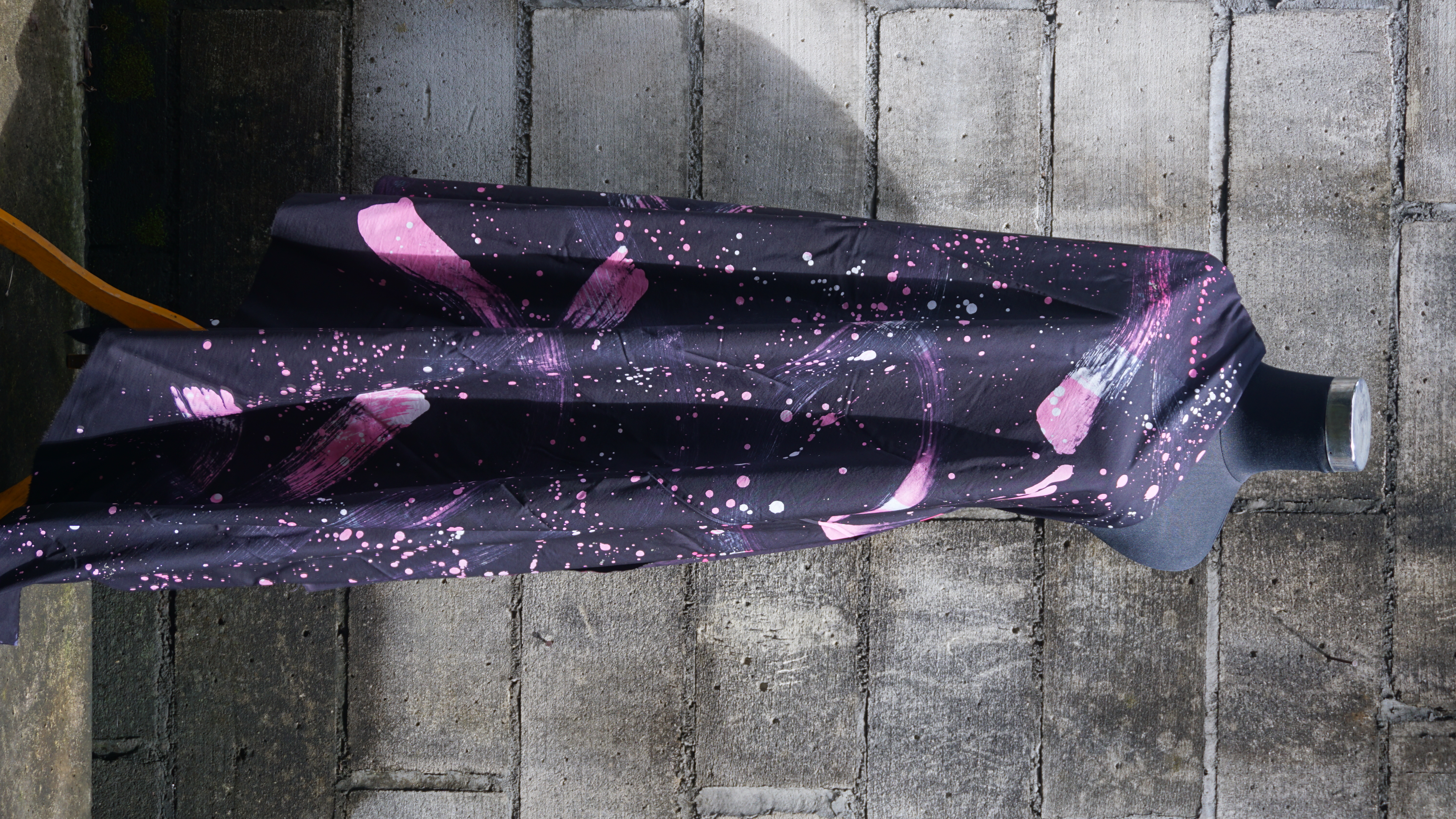 Kain/Bahan Batik Abstrak Motif Ciprat (Hitam Pink) Handmade